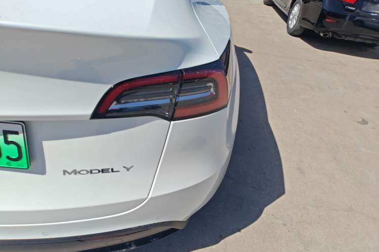 Used Tesla Model Y 2022 Long-Range All-Wheel-Drive Version