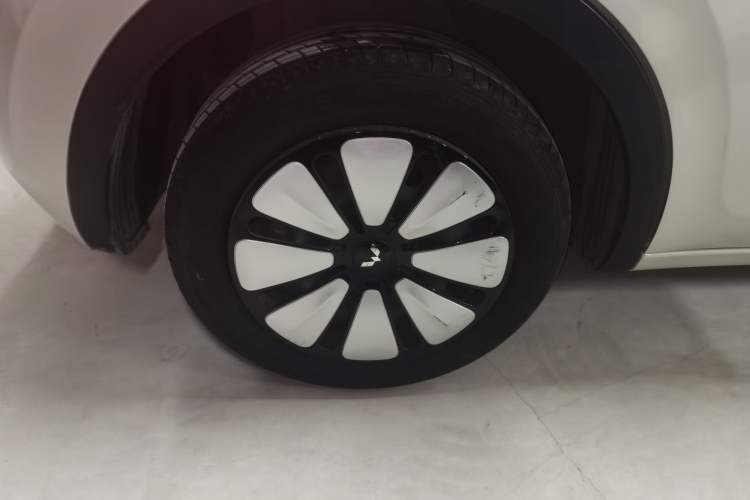 Used Wuling Bingo 2023 333 km Lingxi Connected Version Right Rear Wheel Hub