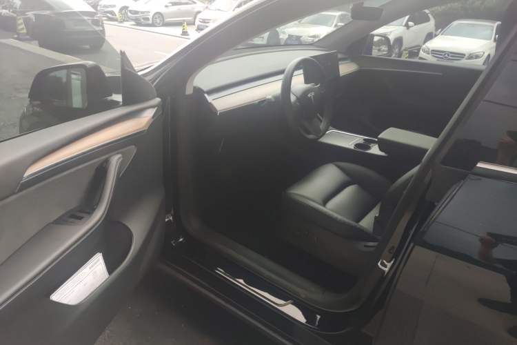 Used Tesla Model Y 2022 Rear-Wheel-Drive Version