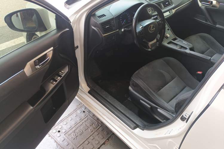 Used Lexus CT 2017 CT200h Elite Edition Solid Color China V Standard
