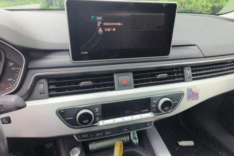 Used Audi A4L 2018 30th Anniversary Edition 40 TFSI Fashion Model Audio And AC Panel