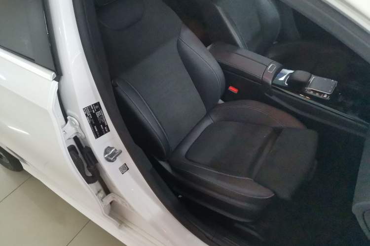 Used Mercedes-Benz A-Class 2022 Revised Version A 200 L Sport Sedan Fashionable Style
