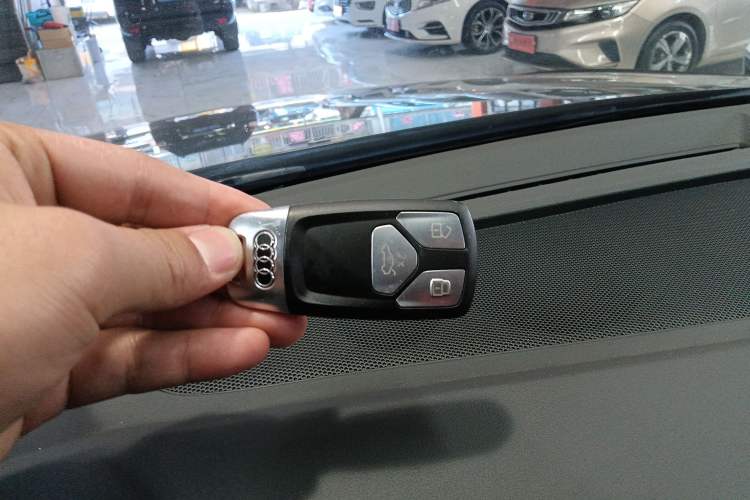 Used Audi Q5L 2022 40T Fashionable and Elegant Model
