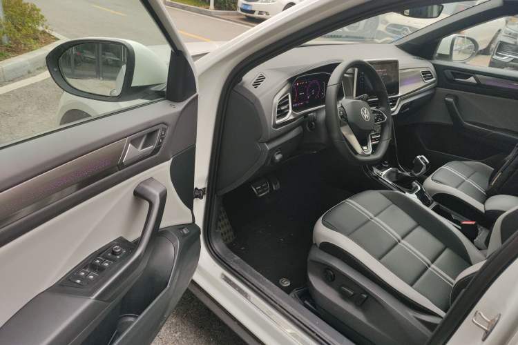 Used Volkswagen T-ROC 2025 300TSI DSG Two-Wheel Drive Chen Guang Edition