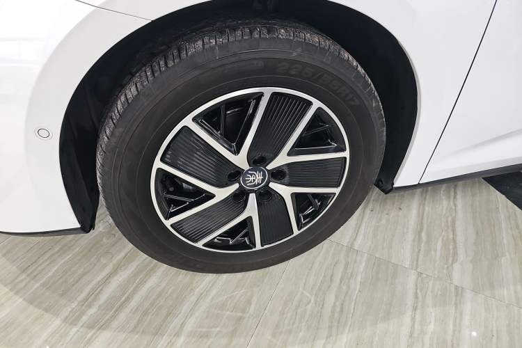 Used BYD Qin L 2025 DM-i Smart Drive 120KM Superior Model
