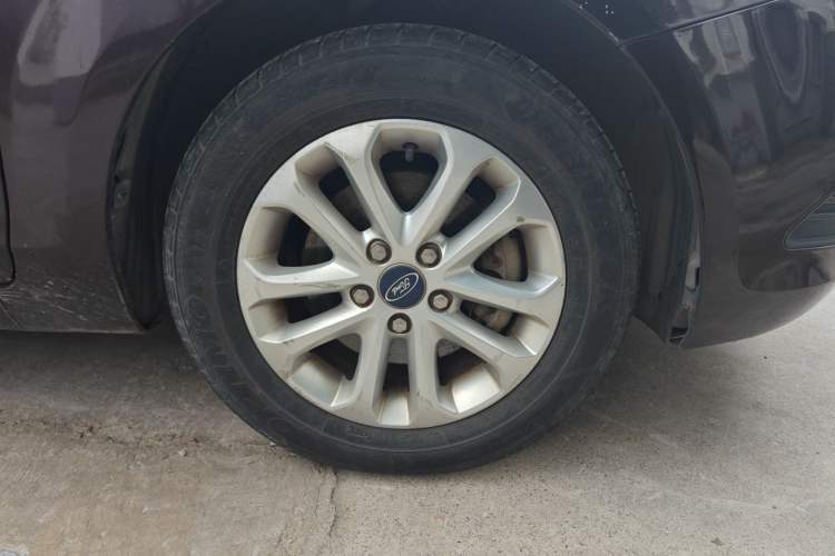 Used Ford Focus 2012 Sedan Classic 1.8L Automatic Fashion Edition
