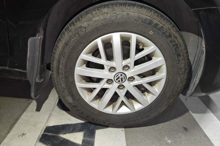 Used Volkswagen Santana 2013 1.6L Manual Fashion Edition Right Front Wheel Hub