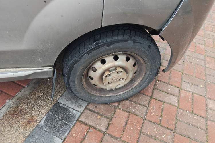 Used Jinbei New Hiace X30L 2018 1.5L Wealth Edition DLCG14 Right Front Wheel Hub