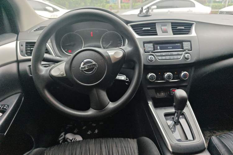 Used Nissan Sylphy 2022 Classic 1.6XE CVT Comfort Edition Center Console