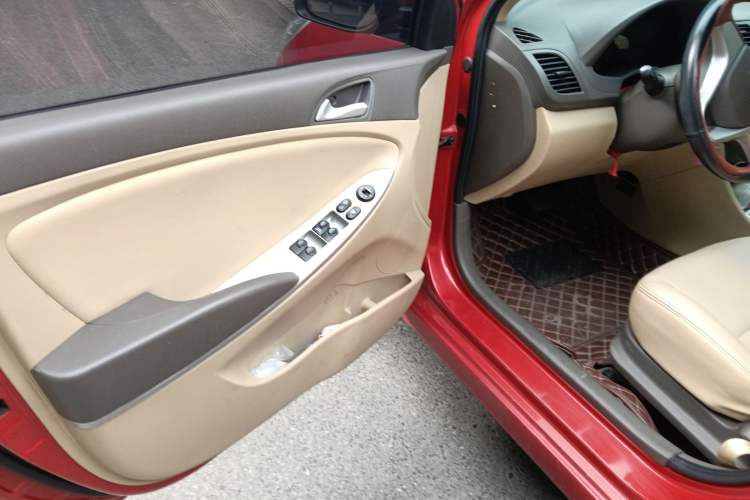 Used Hyundai Verna (older generation) 2010 Sedan 1.4L Automatic Comfort Model GS
