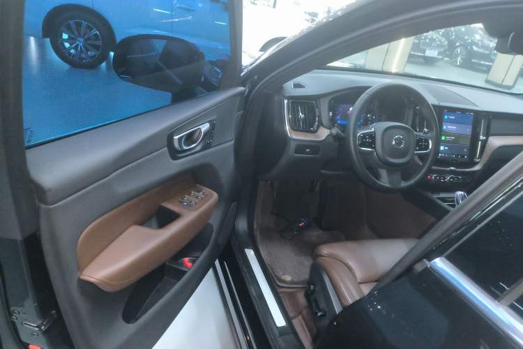 Used Volvo XC60 2024 B5 4x4 Smart Luxury Edition