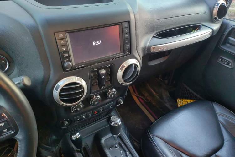 Used Jeep Wrangler 2015 3.6L Rubicon Four-Door Comfort Edition
