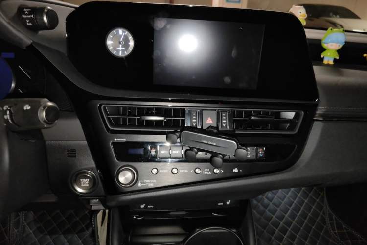 Used Lexus ES 2021 200 Excellence Edition Audio And AC Panel