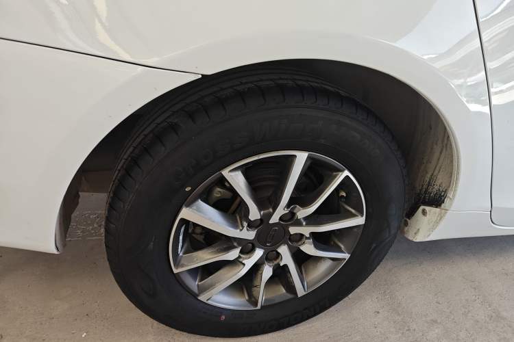 Used Geely Auto Emgrand 2019 Leading Edition 1.5L Manual Luxury Model China VI Standard
