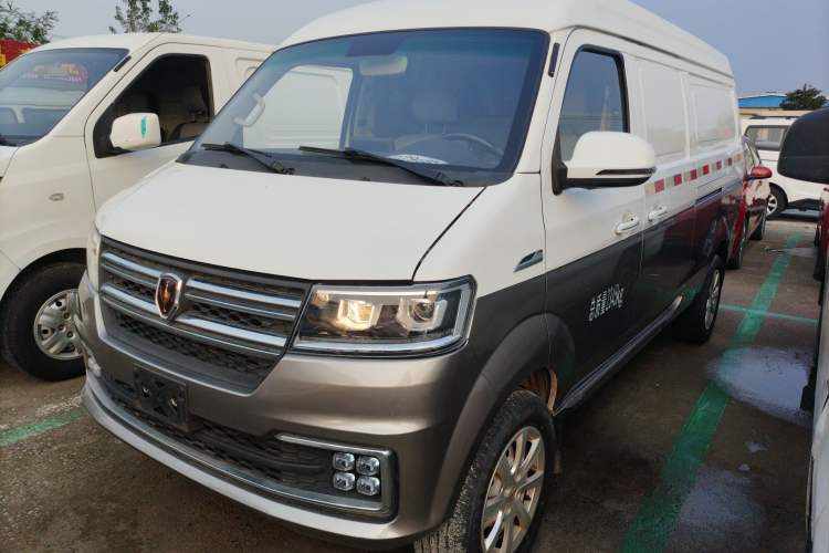 Used Jinbei New Hiace S 2023 1.5L Wealth Edition Van 2/5-Seater Air-Conditioned Model SWC15M