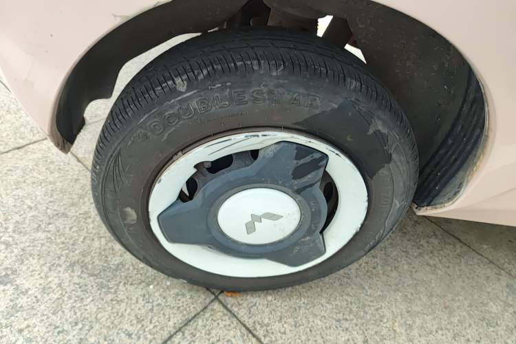 Used Wuling Hongguang MINIEV 2021 Macaron Fashion Model Lithium Iron Phosphate Right Rear Wheel Hub