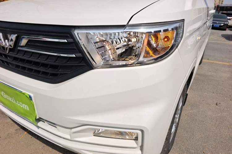 Used Wuling Hongguang V 2022 1.5L Enjoy Edition Hydraulic Power Steering LAR Left Front Headlight