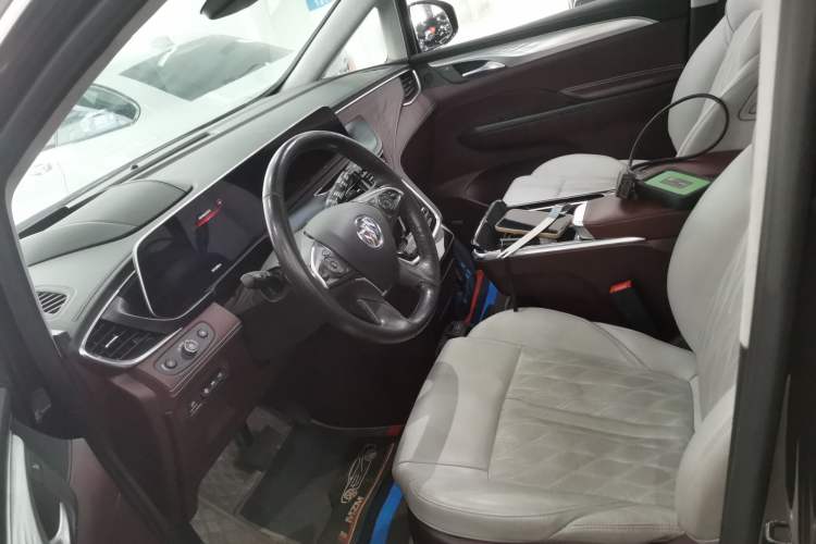 Used Buick GL8 2022 Avenir Aivia Six-Seat Deluxe Edition Left Front Seat