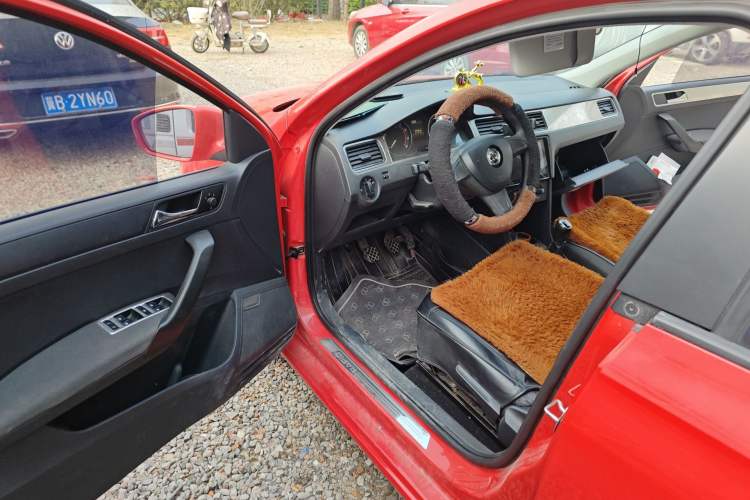 Used Skoda Rapid Spaceback 2016 Revised Version 1.4L Manual Front-Drive Edition Driver Seat