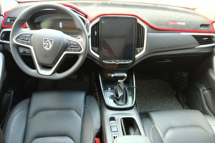 Used Baojun 530 2020 1.5T CVT Prestige Connected Version 7 Seats Center Console