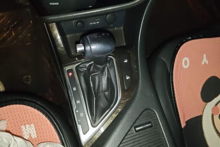 Used Kia K5 2014 2.0L Automatic PREMIUM Gear Lever