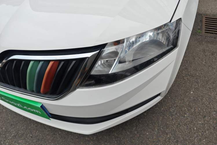 Used Skoda Rapid 2018 1.6L Manual Standard Edition Left Front Headlight