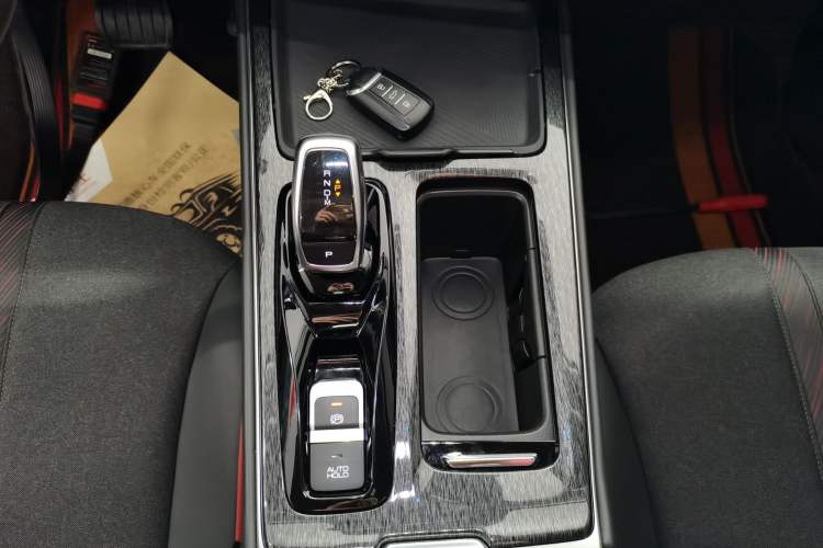 Used Dongfeng Aeolus Yixuan MAX 2021 1.5T Super-Powered Dad Edition Gear Lever