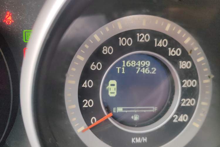 Used Bestune X80 2013 2.0L automatic comfort version
