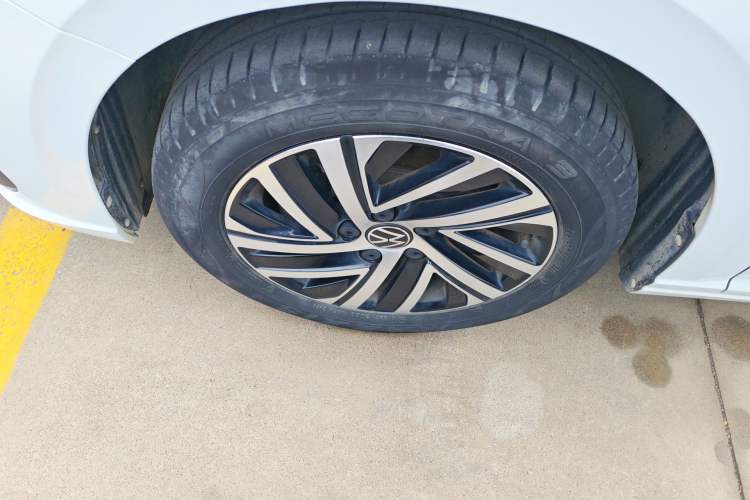 Used Volkswagen Lavida 2023 280TSI DSG Starry Sky Deluxe Edition Left Front Wheel Hub