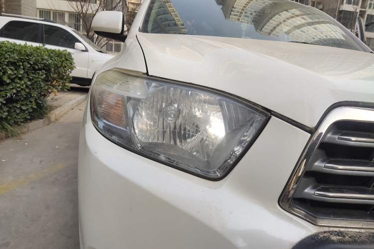 Used Toyota Highlander 2011 2.7L Two-Wheel Drive 7-Seater Luxury Edition
