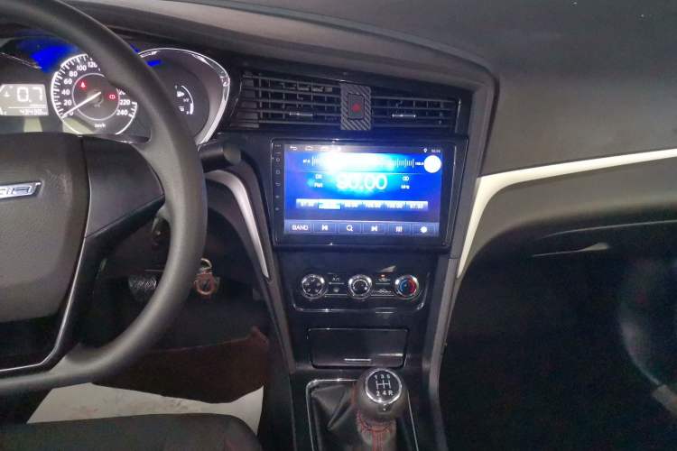 Used Venucia D60 2019 1.6L Entry Manual Fashion Edition
