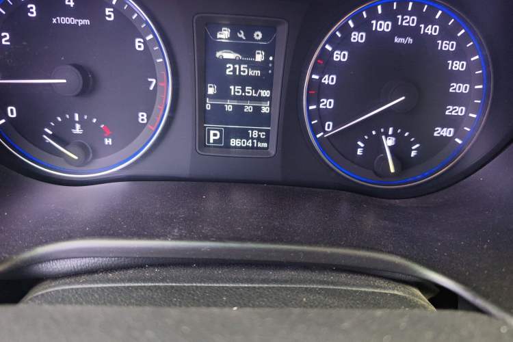 Used Hyundai Mistra 2014 1.8L Automatic Smart GLS Odometer Close Up