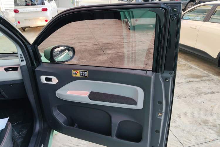 Used Chery New Energy QQ Ice Cream 2022 170km Sundae Phosphate Lithium-Ion