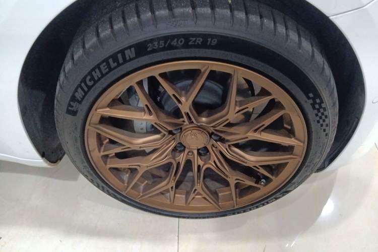 Used Tesla Model 3 2022 Rear-Wheel-Drive Version Right Front Wheel Hub