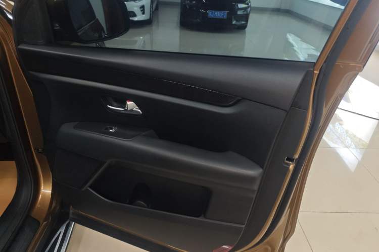 Used Kia KX7 2017 2.0T Automatic Two-Wheel Drive GLS 7-Seater
