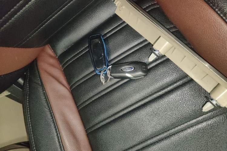 Used Ford Edge 2016 EcoBoost 245 Two-Wheel-Drive Titanium 5-Seater
