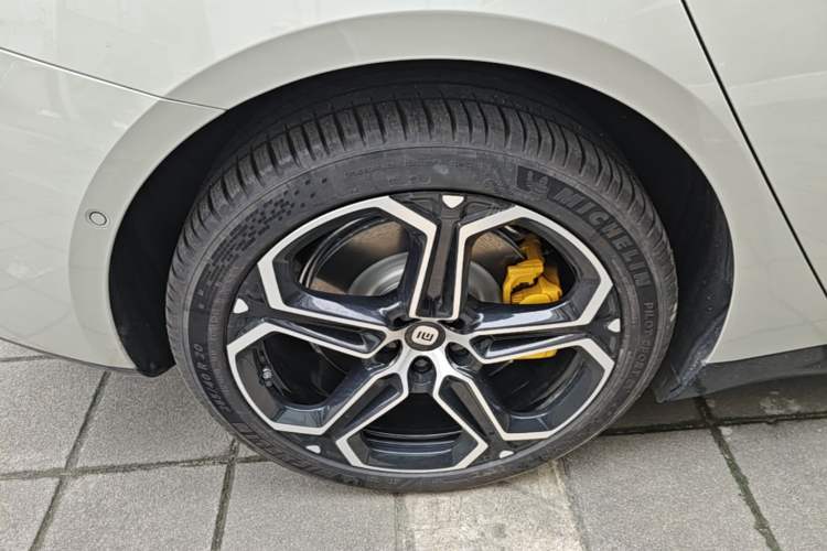Used Xiaomi Auto SU7 2024 Four-Wheel Drive Ultra-Long Range Advanced Intelligent Driving Max Edition