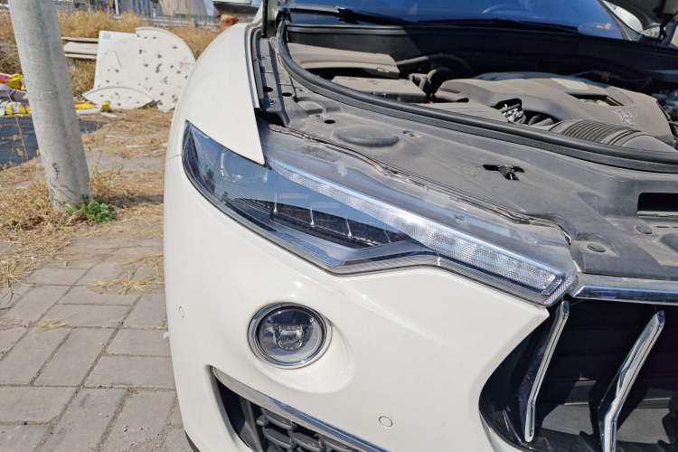 Used Maserati Levante 2021 3.0T Standard Edition Right Front Headlight