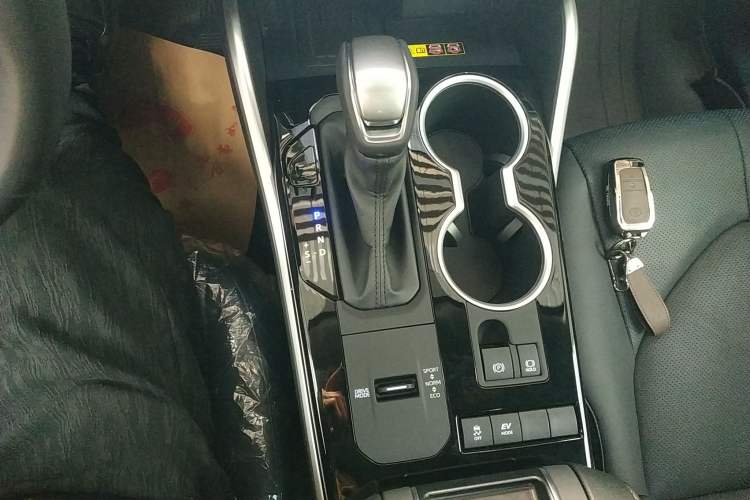 Used Toyota Highlander 2026 Model 2.5L Intelligent Electric Hybrid Dual-Engine Two-Wheel-Drive Luxury Edition 7-seater