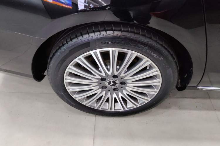 Used Mercedes-Benz E-Class 2022 Second Facelift E 300 L Luxury Edition
