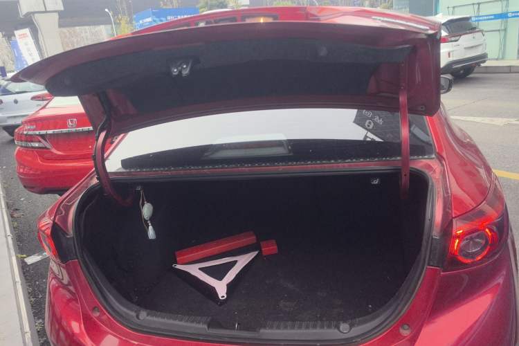 Used Mazda 3 Axela 2019 Cloud-Controlled Sedan 1.5L Automatic Luxury Model China VI Standard Trunk