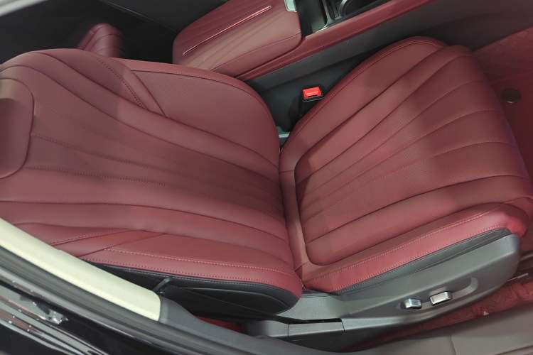 Used Hongqi H5 2025 1.5T DCT Qiyun 500 000th Unit Commemorative Edition
