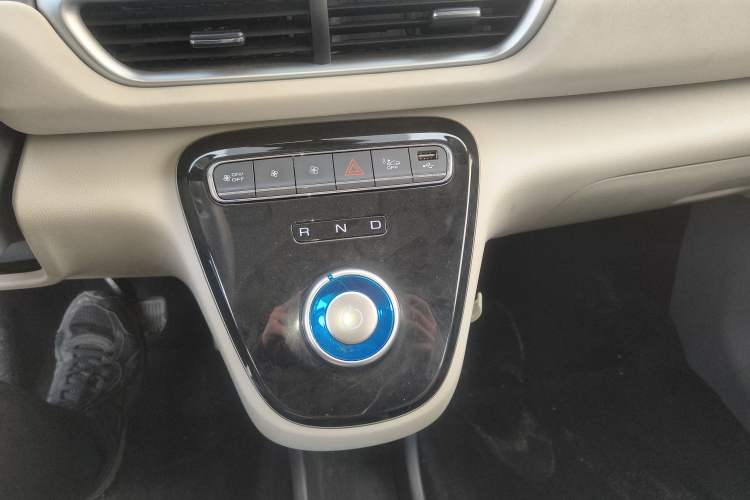 Used ORA White Cat 2022 Xiaoyue Mao Edition 360 km Luxury Model Lithium NMC