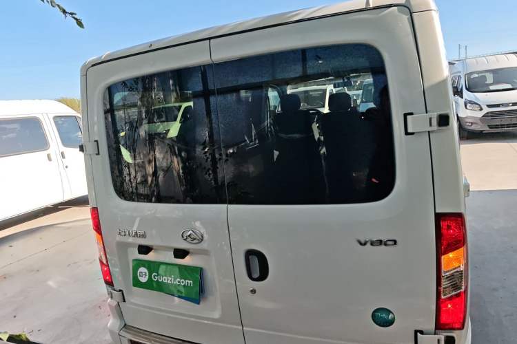 Used SAIC MAXUS Xintu V80 2023 2.0T Manual Classic Aoyuntong Short Wheelbase Ultra-Low Roof 5/6-Seater Rear