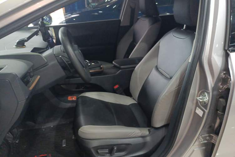 Used Toyota bZ3 2023 517 km Elite PRO Left Front Seat