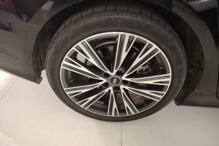 Used Audi A6L 2023 40 TFSI Luxury Dynamic Model Right Rear Wheel Hub