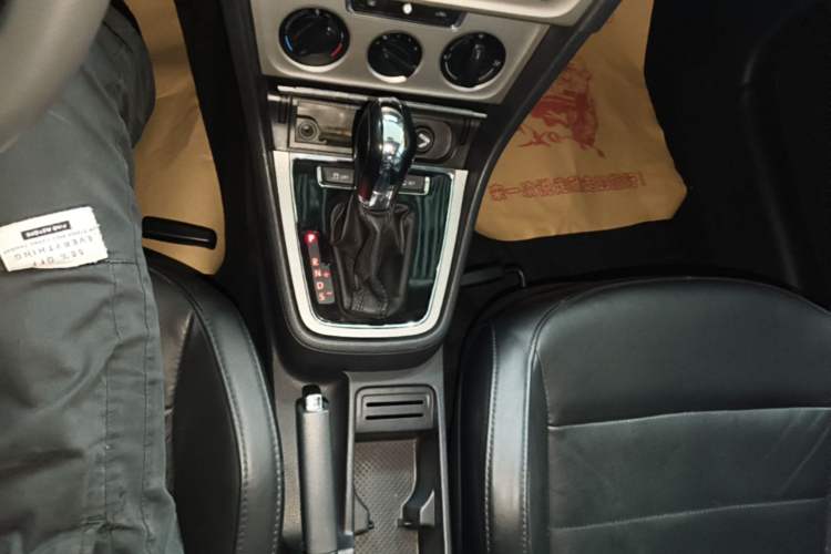 Used Volkswagen Lavida 2013 Restyled Classic 1.6L Automatic Comfort Edition Gear Lever