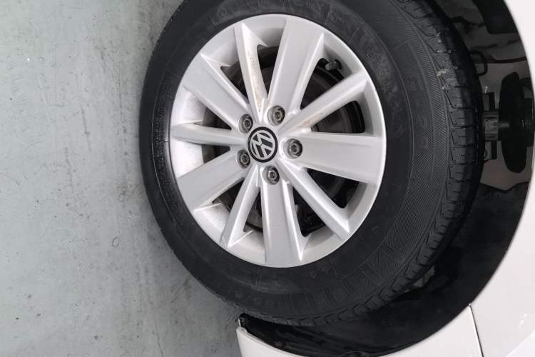 Used Volkswagen Polo 2016 1.4L Automatic Trendy Model Left Front Wheel Hub