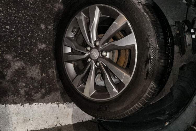 Used Geely Auto Emgrand X7 Sport 2016 1.8TD Manual Smart Edition Right Front Wheel Hub