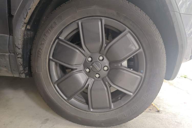 Used iCAR 03T 2024 520km Two-Wheel Drive Long-Range Version Right Front Wheel Hub